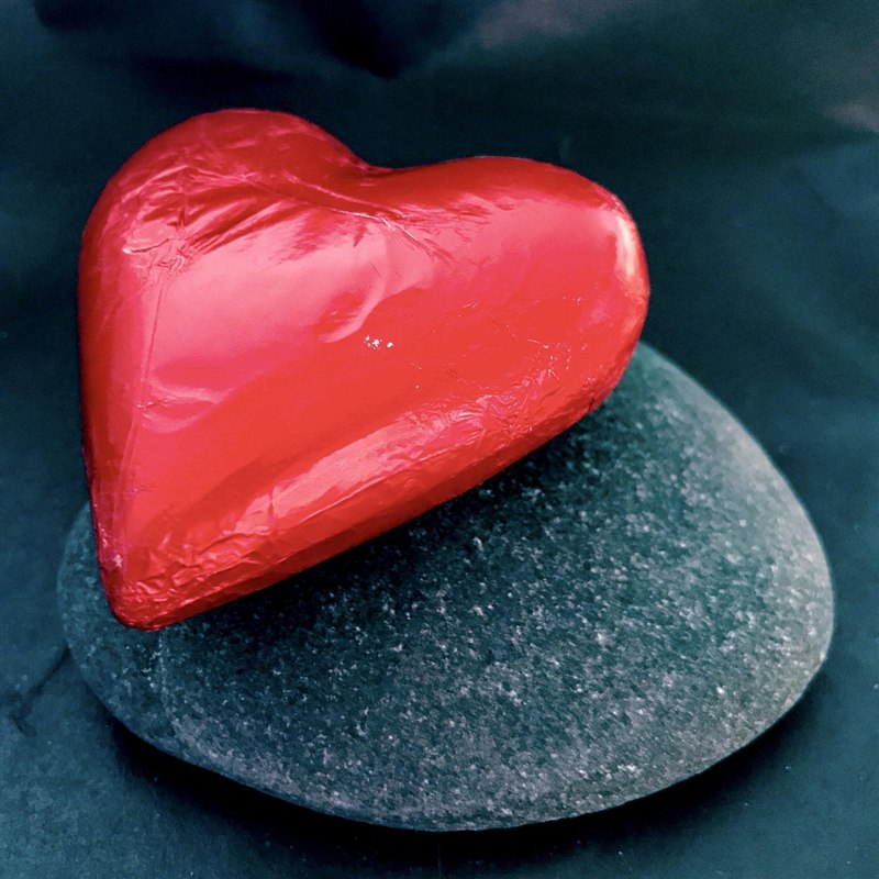 Heart Shaped Chocolate Box (12 pcs)