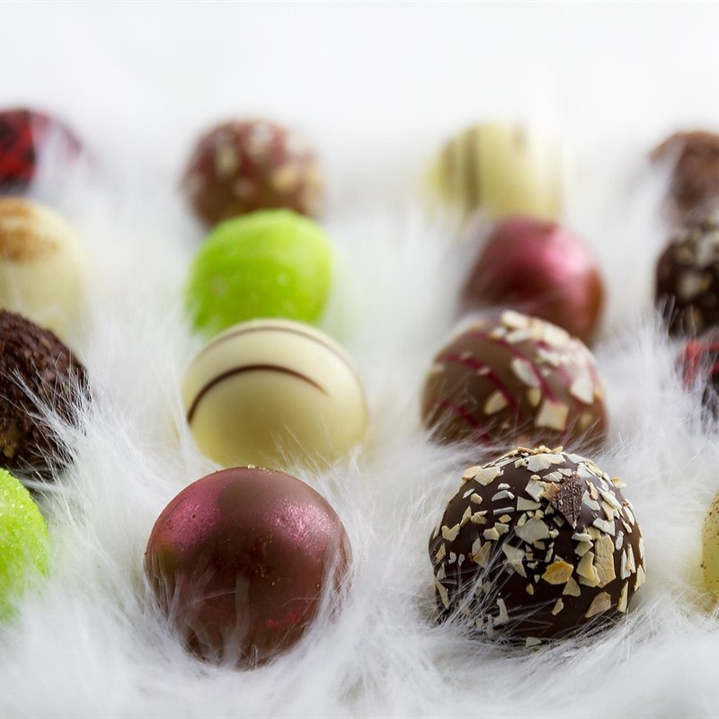 Premium Praline Chocolates (12 pcs)